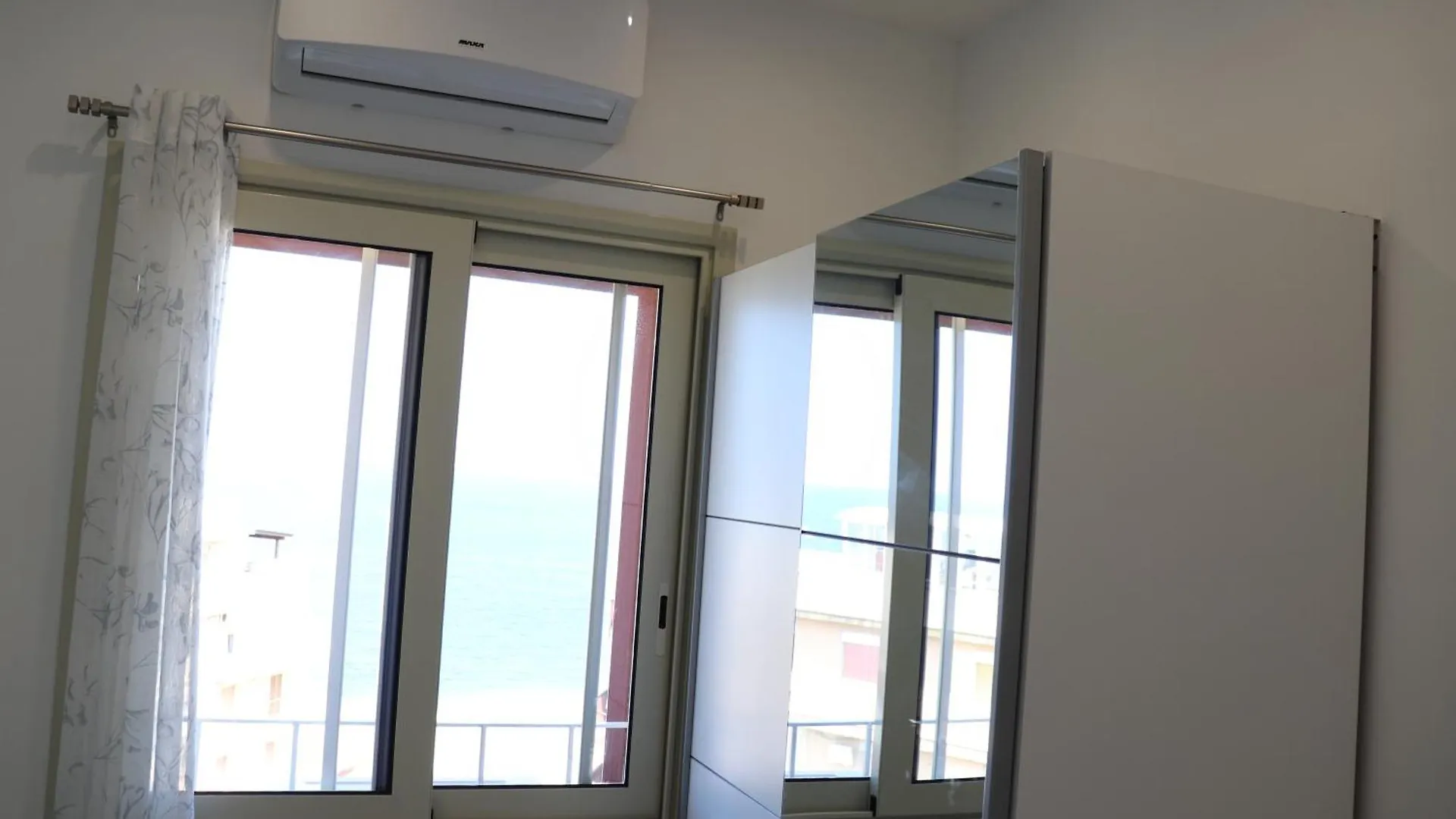 Ferienwohnung Rineddahouse Arenella - Vista Mare Panoramica A Palermo Con Parcheggio Privato Italien