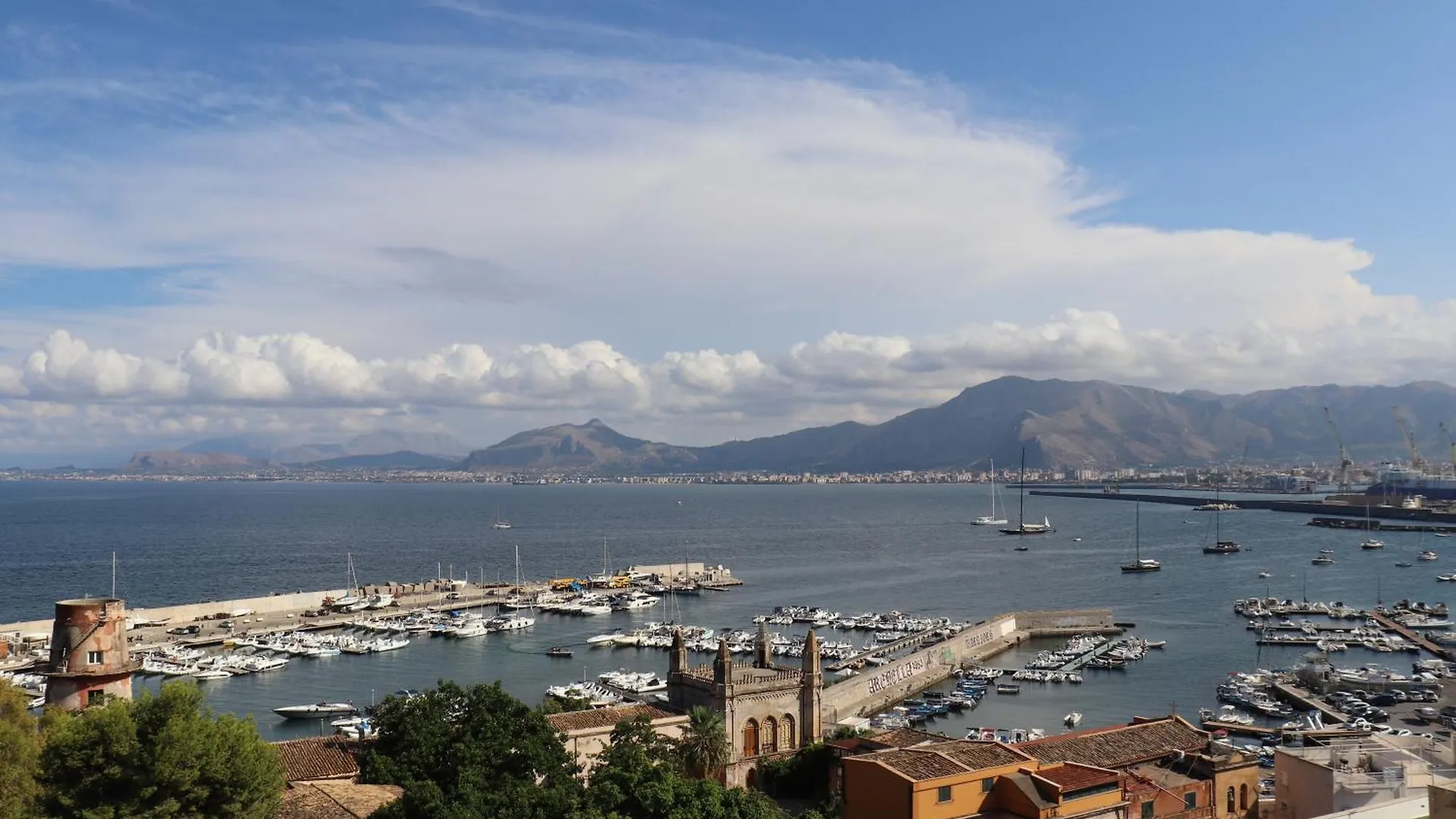 Ferienwohnung Rineddahouse Arenella - Vista Mare Panoramica A Palermo Con Parcheggio Privato