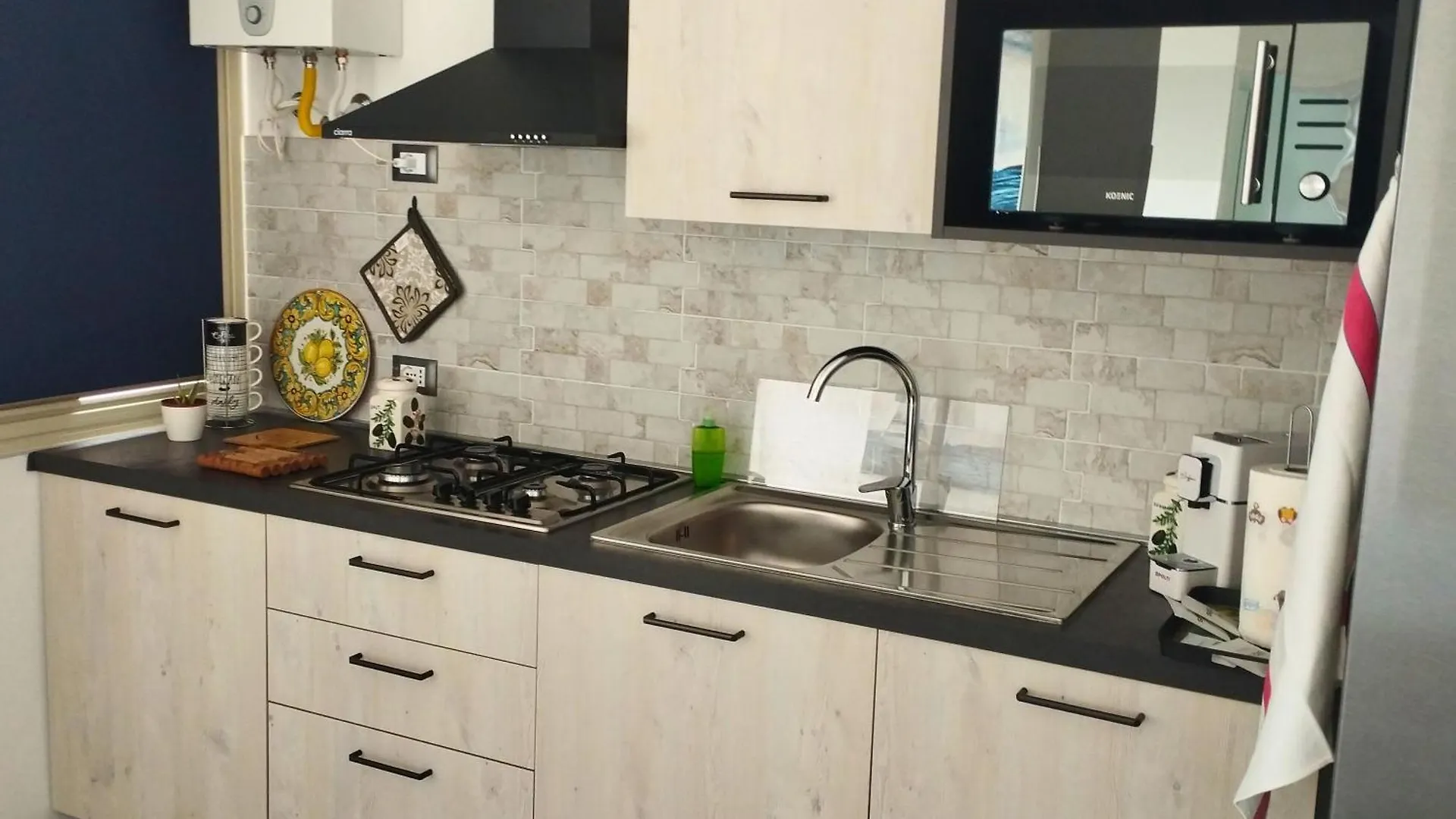 Apartment Ferienwohnung Rineddahouse Arenella - Vista Mare Panoramica A Palermo Con Parcheggio Privato Italien